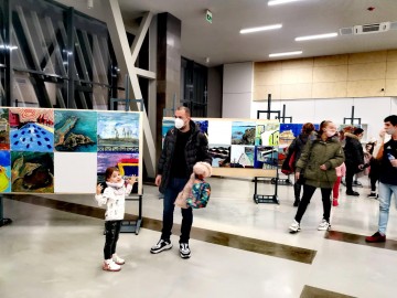 Шест изложби могат да бъдат разгледани в…