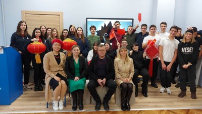 Бургаски ученици от АЕГ „Гео Милев” представиха пиеса на китайски език  