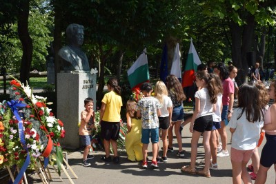 Рождение на Васил Левски, поклонение