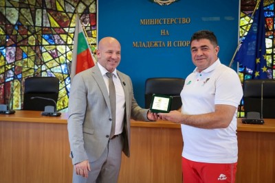 Министърът на спорта награди състезатели по стрелба
